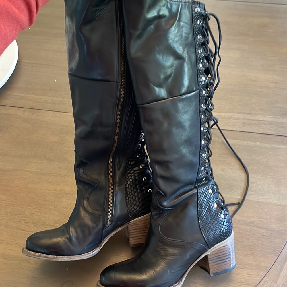 Freebird boots. Description in photos. Worn once! Great condition.